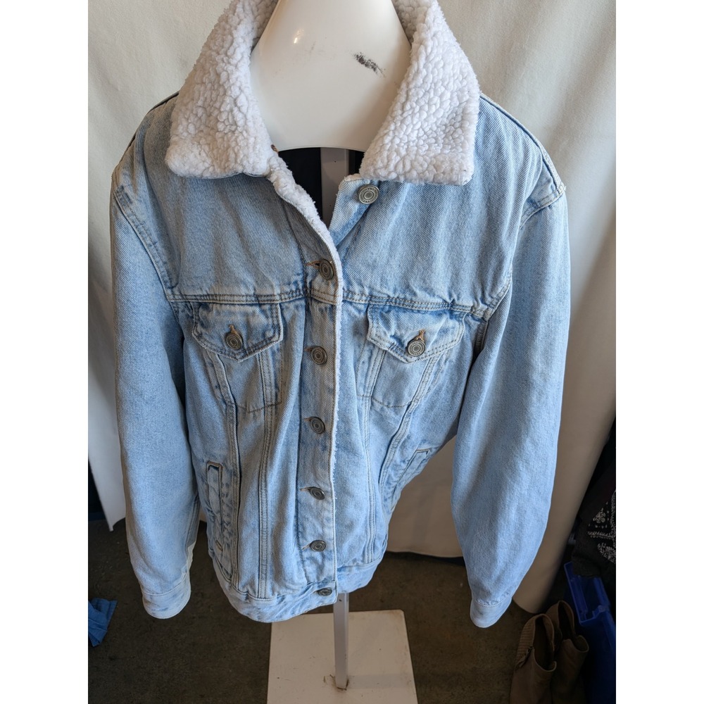 C&A Est. 1841 Light Wash Denim Trucker Jacket with Faux Shearling Collar Small
